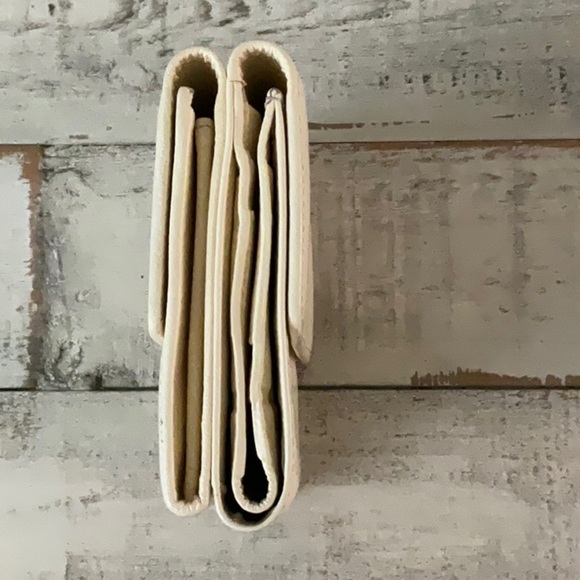 Chanel CC Logo Cream Caviar Leather TriFold Compact Wallet. Vintage - Picture 6 of 14